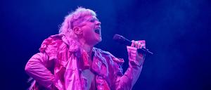 Die kanadische Musikerin Peaches auf der Bühne während ihrer „Teaches of Peaches“-Tour.