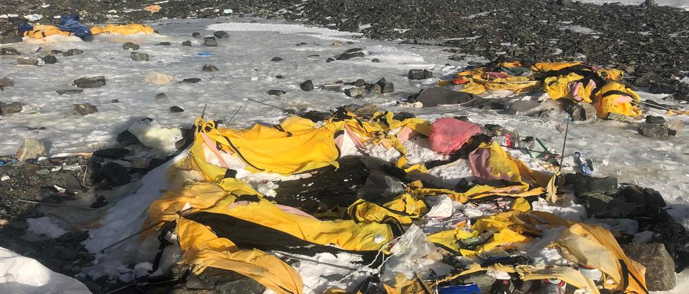 Der Mount Everest lockt Bergsteiger aus aller Welt - und die rücken mit jeder Menge Ausrüstung an. Das Resultat: Der 8848 Meter hohe Himalaya-Koloss gilt mittlerweile als „höchstgelegene Müllhalde der Welt“.