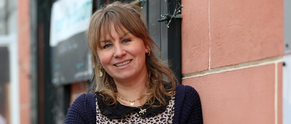 Elisabeth Dishur übersetzt in ihrer Kunst Verkopftes in Greifbares.