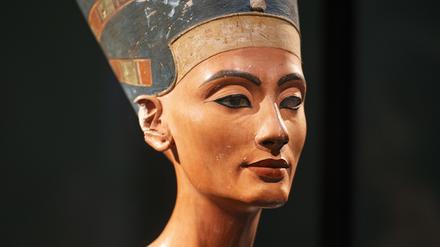 Berlins Mona Lisa. Die Büste der Königin Nofretete (um 1340 v.Chr) im Neuen Museum.
