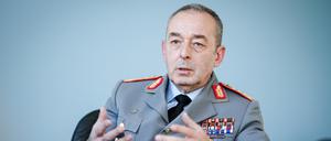 Carsten Breuer, Generalinspekteur der Bundeswehr, spricht im Verteidigungsministerium in einem Interview (Archivbild vom 08.05.2023).