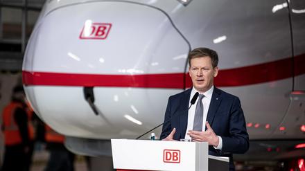 Bahnchef Richard Lutz spricht zur Präsentation des ICE 3neo (Archivbild vom 1. Febuar 2022).