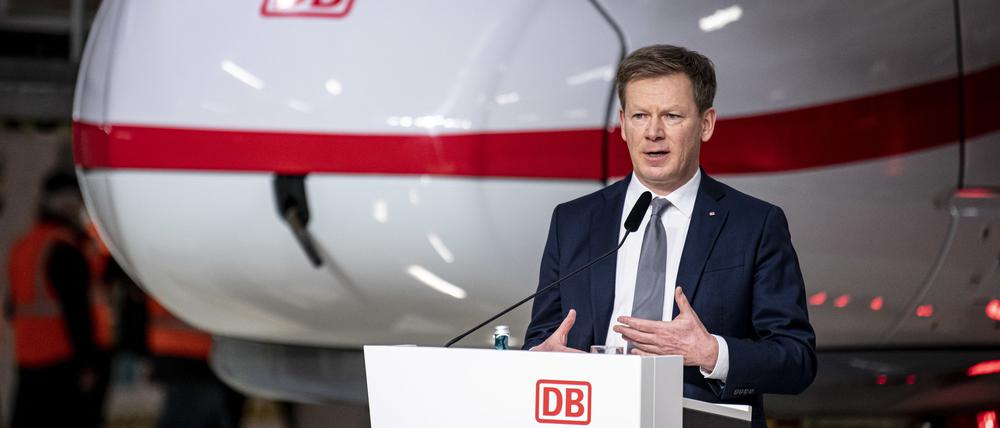 Bahnchef Richard Lutz spricht zur Präsentation des ICE 3neo (Archivbild vom 1. Febuar 2022).
