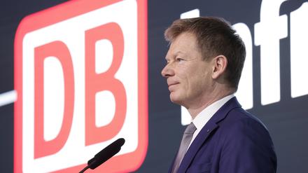 Dr. Richard Lutz, Vorstandsvorsitzender der Deutschen Bahn AG, bei einer Veranstaltung (Archivbild vom 22. Januar 2024).