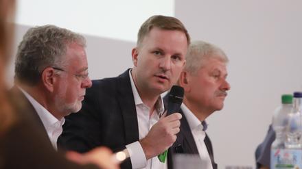 Die CDU schlägt ihren Parlamentarischen Geschäftsführer Steeven Bretz (M.) für den Vorsitz des Wirtschaftsausschusses vor.