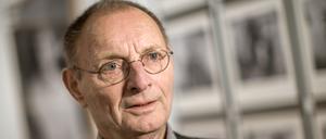 Der österreichische Künstler Günter Brus 2016 in seiner Ausstellung „Störungszonen“ im Martin-Gropius-Bau in Berlin. 