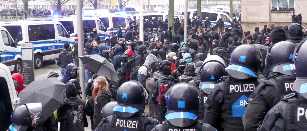 Naziaufmarsch anlässlich der Bombardierung Dresden am Sonntagmittag in Dresden. 