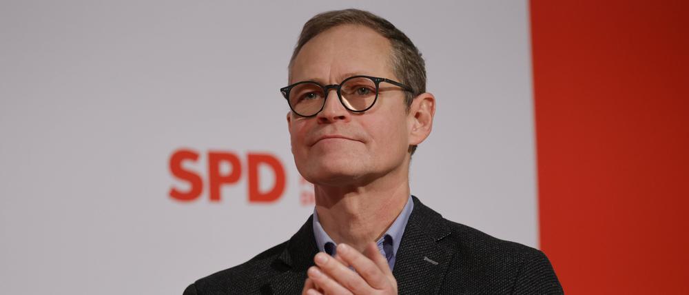 Michael Müller musste nun doch noch einmal in den Wahlkampf: 869 Tage nach der ursprünglichen Wahl verteidigte er sein Ergebnis knapp.