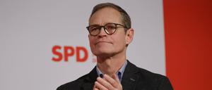 Michael Müller musste nun doch noch einmal in den Wahlkampf: 869 Tage nach der ursprünglichen Wahl verteidigte er sein Ergebnis knapp.