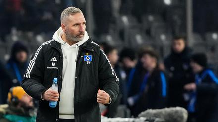 2. Bundesliga, Hertha BSC gegen Hamburger SV, 20. Spieltag, Olympiastadion. Cheftrainer Tim Walter vom HSV ballt zum Spielende die Fäuste. 
