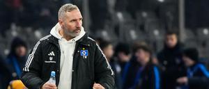 2. Bundesliga, Hertha BSC gegen Hamburger SV, 20. Spieltag, Olympiastadion. Cheftrainer Tim Walter vom HSV ballt zum Spielende die Fäuste. 