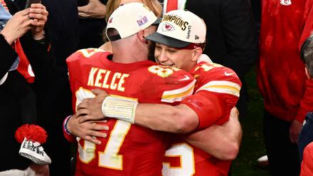 Das Dreamteam der Kansas City Chiefs – zumindest auf dem Platz: Tight End Travis Kelce und Quarterback Patrick Mahomes (re.).