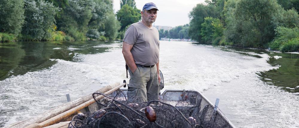 Mario Weber bei seiner Arbeit auf der Havel (Archivfoto).