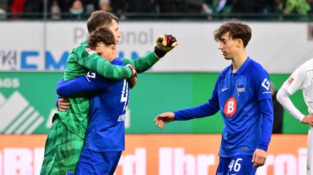 Jugend unter sich. Vor Torhüter Tjark Ernst, 20 Jahre alt, verteidigten am Ende in Fürth die beiden Achtzehnjährigen Pascal Klemens und Tim Hoffmann (von links).