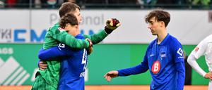 Jugend unter sich. Vor Torhüter Tjark Ernst, 20 Jahre alt, verteidigten am Ende in Fürth die beiden Achtzehnjährigen Pascal Klemens und Tim Hoffmann (von links).