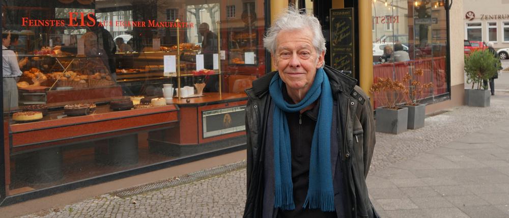 Der Schriftsteller und frühere Theaterregisseur Jörg Aufenanger wohnt in Berlin-Westend nahe des Steubenplatzes.