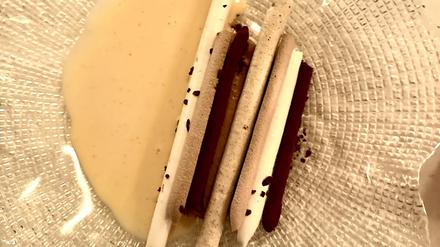 Perfekt zum Naschen und Teilen. Zum Dessert gibt es von einer eigenen Karte Schoko- und Baiserstäbchen. 