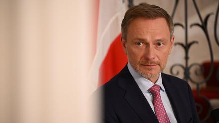 12.02.2024, Großbritannien, London: Christian Lindner (FDP), Bundesminister der Finanzen, spricht während eines Besuchs in Großbritannien bei einem Pressestatement. Der Bundesfinanzminister besucht am 12. und 13. Februar Großbritannien und Irland.