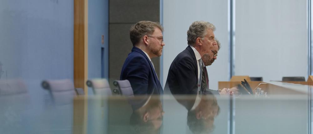 Bundespressekonferenz zur bevorstehenden Münchner Sicherheitskonferenz und zum Munick Security Report 2024: Im Bild r. Botschafter Dr. Christoph Heusgen, MSC-Vorsitzender, und Dr. Tobias Bundes Director of Research & Policy der MSC.