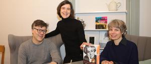 Literatur im Café „Riciotti“ in Potsdam. Im Café Riciotti werden unter dem Titel „Books & Cookies“ Lesungen angeboten. Initiatoren sind: Lutz Fiedler, Tanja Hofmann und Ulrike Schneider (v.l.)