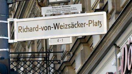 Richard-von-Weizsaecker-Platz.