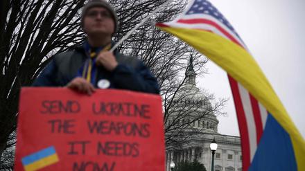 Ukraine-Unterstützer vor dem US-Kapitol in Washington.