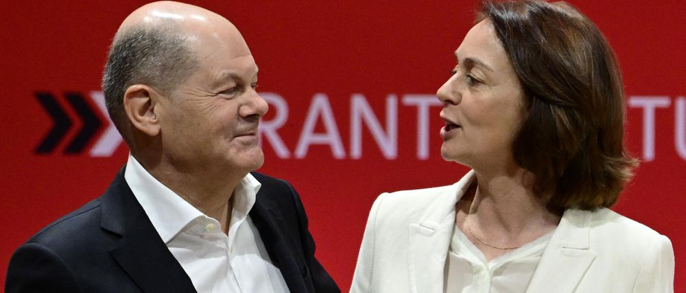 Bundeskanzler Olaf Scholz (SPD) und Katarina Barley, SPD-Spitzenkandidatin für die Europawahl.