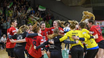 Grund zur Freude bei den Handballerinnen der Spreefüxxe Berlin: Ab der nächsten Saison steigt ein finanzkräftiger Hauptsponsor ein.