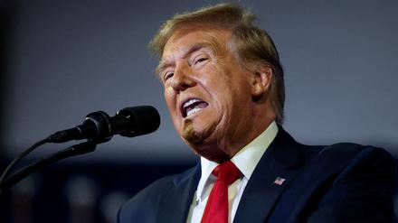 Der designierte US-Präsident mahnt die Nato-Verbündeten in einem Interview erneut zu höheren Verteidigungsausgaben.