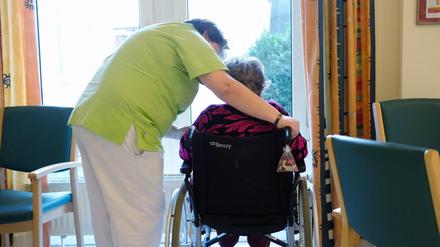 Leihkraft oder Stammpersonal – wer pflegt in den Heimen?