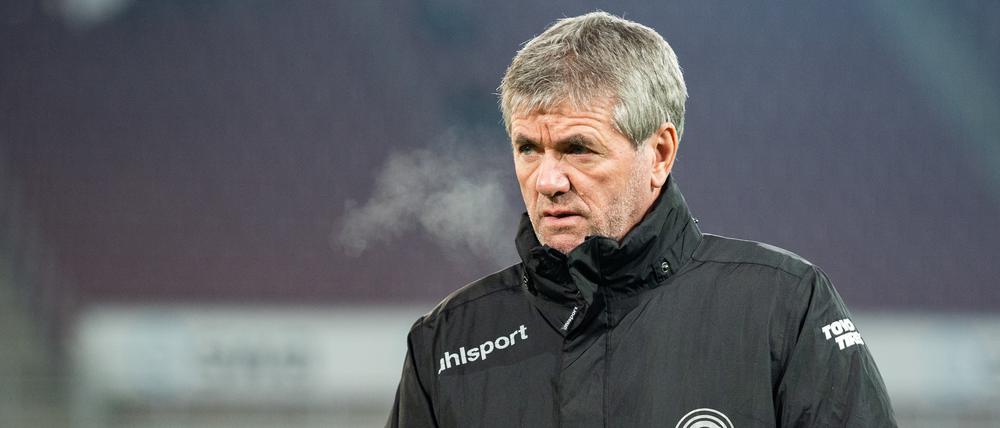 Friedhelm Funkel kämpft mit Kaiserslautern gegen den Abstieg.