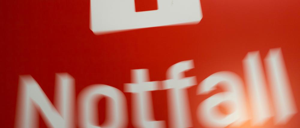 Ein Streit wegen eines angeblich zugeparkten Autos brachte einen Unbekannten dazu, einen Paketboten zu verletzen.