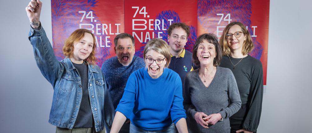 Huch, das sind ja nur sechs? Liz Vliegenthart, Christoph Ulleweit, Paula Isabel Glamann, Otto Brink, Christine Jung und Nina Müller (v.l.) beim Warming-up. Nummer sieben, Torben Schäfer, steckte beim Fototermin leider im Stau.