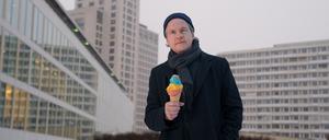 Eiscreme-Reporter auf Sinnsuche: Felix Theissen in „All Das Schoene“ an der Berliner Vagantenbuehne