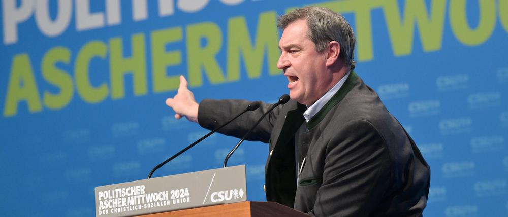 14.02.2024, Bayern, Passau: Der bayerische Ministerpräsident Markus Söder (CSU) hält eine Rede beim politischen Aschermittwoch der CSU.