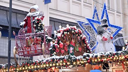 Potsdamer Weihnachtsmarkt „Blauer Lichterglanz“ in der Brandenburger Straße.