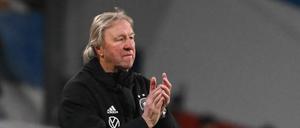 Horst Hrubesch traut seinem Team einen Sieg gegen Frankreich zu. 