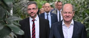 Olaf Scholz (SPD) zu Besuch in der Biosphäre, hier mit Potsdams OB Mike Schubert (SPD).