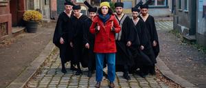 Verfolgt vom Urgroßvater und seinen Kumpanen: Im Forums-Beitrag „Shahid“ (mit Baharak Abdolifard) wird die iranisch-stämmige Filmemacherin von ihrer Vergangenheit heimgesucht. 