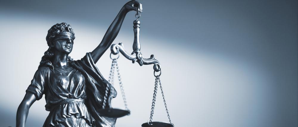 Symbolbild einer Justitia mit verbundenen Augen
