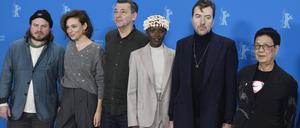 Brady Corbet, Jasmine Trinca, Christian Petzold, Lupita Nyong o, Albert Serra und Ann Hui beim Photocall mit der internationalen Jury auf der Berlinale 2024 / 74. Internationale Filmfestspiele Berlin im Hotel Grand Hyatt. Berlin, 15.02.2024 *** Brady Corbet, Jasmine Trinca, Christian Petzold, Lupita Nyong o, Albert Serra and Ann Hui at the photocall with the international jury at the Berlinale 2024 74 Berlin International Film Festival at the Hotel Grand Hyatt Berlin, 15 02 2024 Foto:xC.xNiehausx/xFuturexImagex jury_4204
