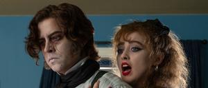 4208_D006_00205_R Cole Sprouse stars as The Creature and Kathryn Newton as Lisa Swallows in LISA FRANKENSTEIN, a Focus Features release. Credit: Michele K. Short / © 2024 FOCUS FEATURES LLC