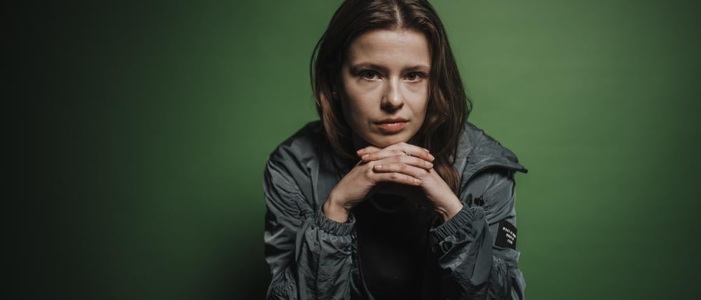 Luisa Neubauer ist eine deutsche Klimaschutz-Aktivistin und Publizistin. In Deutschland ist sie eine der Hauptorganisatorinnen des von Greta Thunberg inspirierten Schulstreiks Fridays for Future.