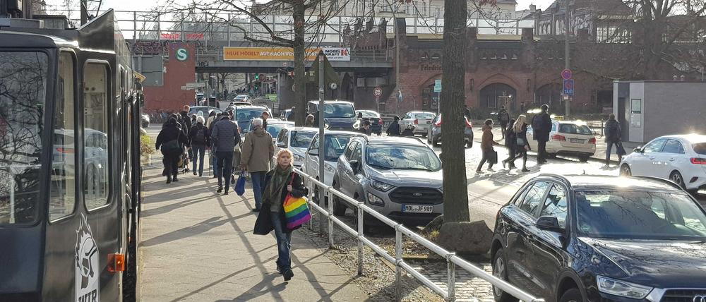 Mehr Sicherheit für Tausende Pendler: Die Wendeschleife und Haltestelle der Schöneicher-Rüdersdorfer Straßenbahn am S-Bahnhof Friedrichshagen wird umgebaut.