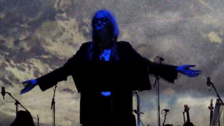 Patti Smith rezitiert französische Dichter im Centre Pompidou.