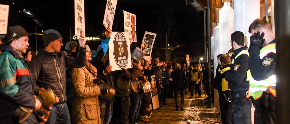 Bauernprotest am Veranstaltungsort des Politischen Aschermittwoch der Grünen im Allgäu.