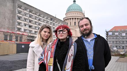 Potsdam, 14.02.2024, Lokales, v.l.: Kateryna Horbatiuk, Marta Pysanko, Dan Grabov, Anlaesslich des Jahrestages des Krieges zwischen der Ukraine und Russland, "Wounded" - EINE GESCHICHTE IN DREI TEILEN „24.02“, Foto: Ottmar Winter PNN ACHTUNG: Foto ist ausschließlich für redaktionelle Berichterstattung der PNN und des TGSP! Eine kommerzielle Nutzung, z.B. Werbung, ist ausgeschlossen. Die Weitergabe an nicht autorisierte Dritte, insbesondere eine weitergehende Vermarktung über Bilddatenbanken, ist unzulässig.