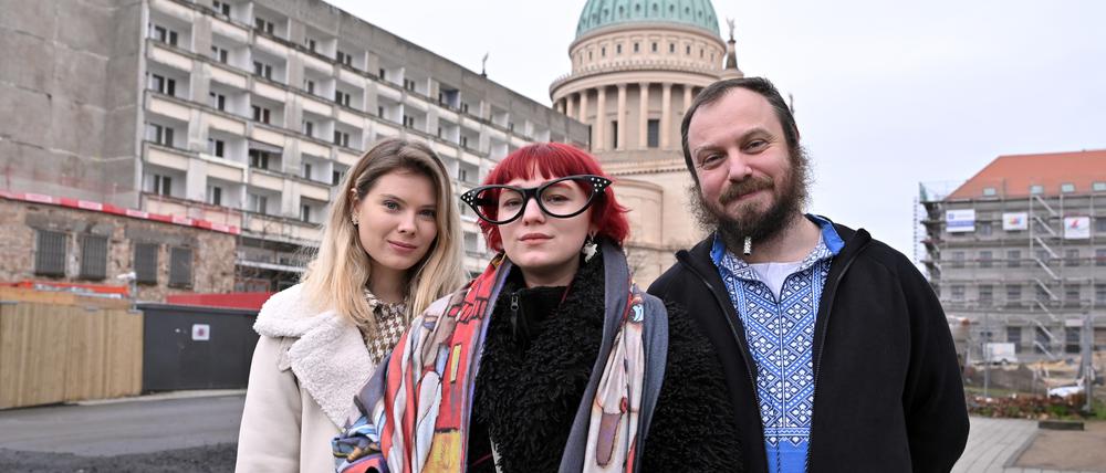Potsdam, 14.02.2024, Lokales, v.l.: Kateryna Horbatiuk, Marta Pysanko, Dan Grabov, Anlaesslich des Jahrestages des Krieges zwischen der Ukraine und Russland, "Wounded" - EINE GESCHICHTE IN DREI TEILEN „24.02“, Foto: Ottmar Winter PNN ACHTUNG: Foto ist ausschließlich für redaktionelle Berichterstattung der PNN und des TGSP! Eine kommerzielle Nutzung, z.B. Werbung, ist ausgeschlossen. Die Weitergabe an nicht autorisierte Dritte, insbesondere eine weitergehende Vermarktung über Bilddatenbanken, ist unzulässig.