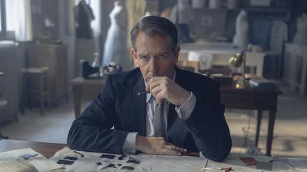 Ben Mendelsohn in „The New Look“.