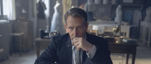 Ben Mendelsohn in „The New Look“.